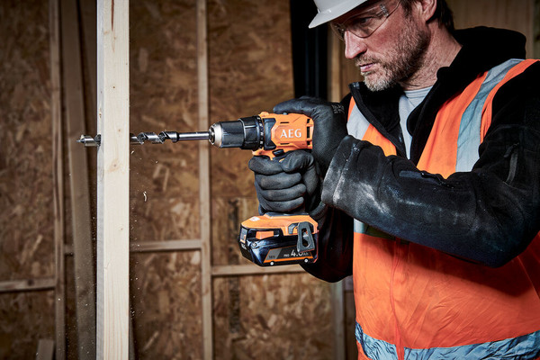 Изображение товара Профессиональная дрель-шуруповерт AEG Powertools BS18G4-201C (4935499174)