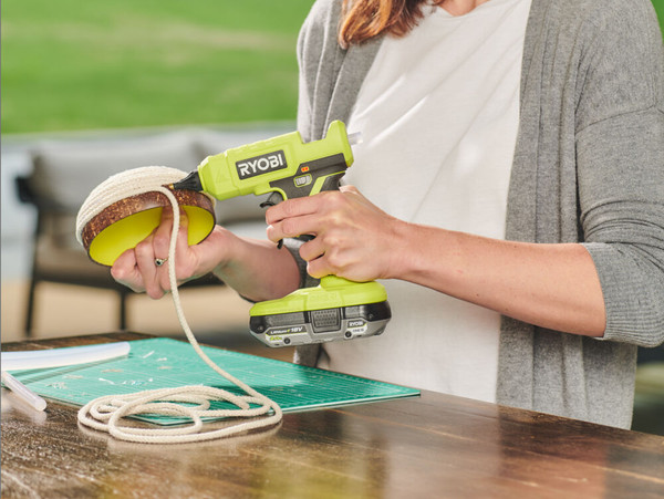 Изображение товара Клеевой пистолет Ryobi RGLU18-0 / 5133005717