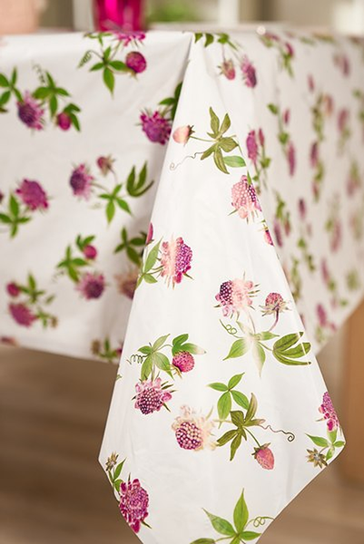 Изображение товара Скатерть Stolima Декор-шанс 5013 Ягоды-цветочки (160x130)