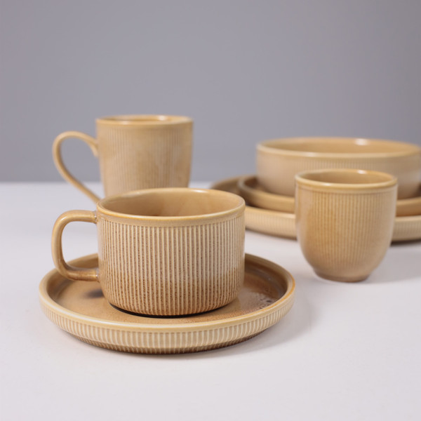 Изображение товара Чашка с блюдцем AksHome Stria 200мл (фарфор/пшеничный)