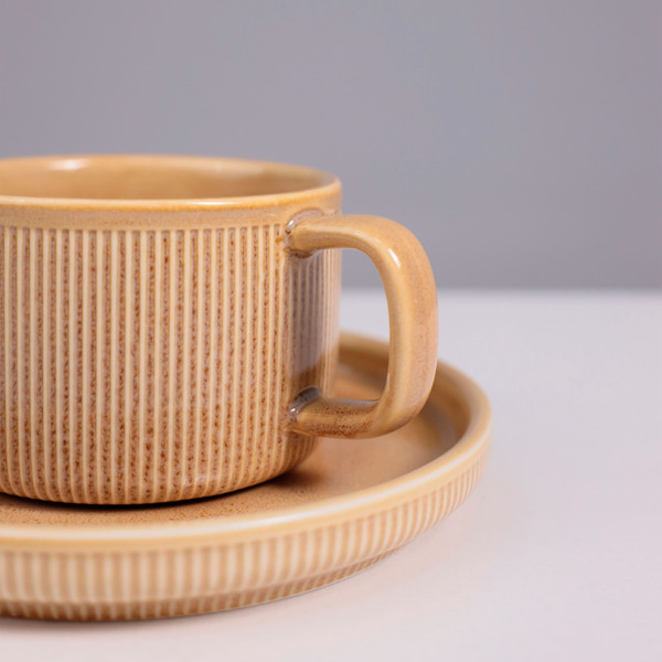Изображение товара Чашка с блюдцем AksHome Stria 200мл (фарфор/пшеничный)