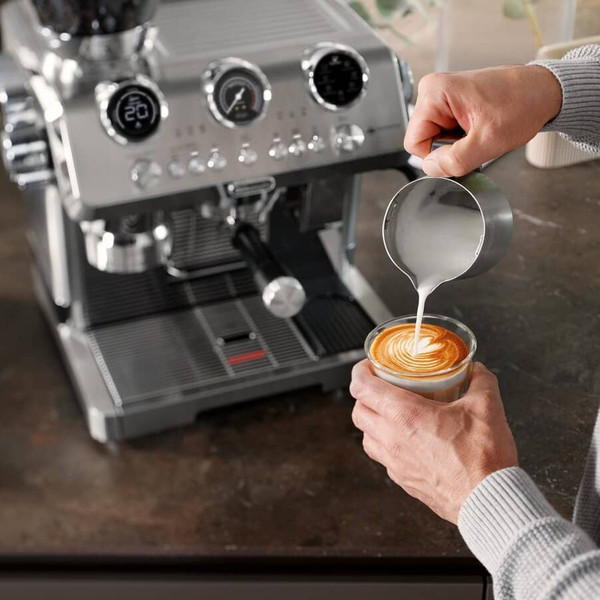 Изображение товара Кофемашина DeLonghi EC9885.M