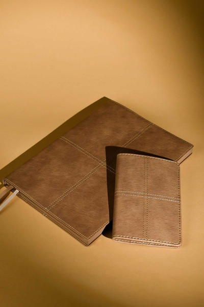 Изображение товара Набор канцелярский подарочный Escalada Шеврет / 70558 (бежевый)