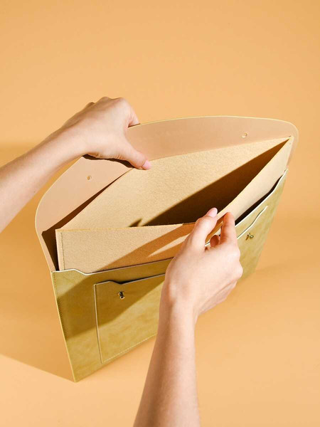 Изображение товара Папка-конверт Escalada Спилок / 70772 (золотистый металлик)