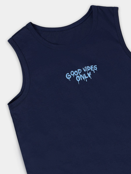 Изображение товара Комплект бельевой детский Mark Formelle 443002 (р.98-52-48, темно-синий/граффити на темно-синем)