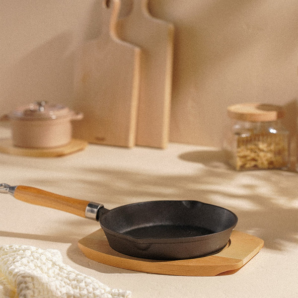 Изображение товара Сковорода Sima-Land Home На деревянной подставке / 9655531