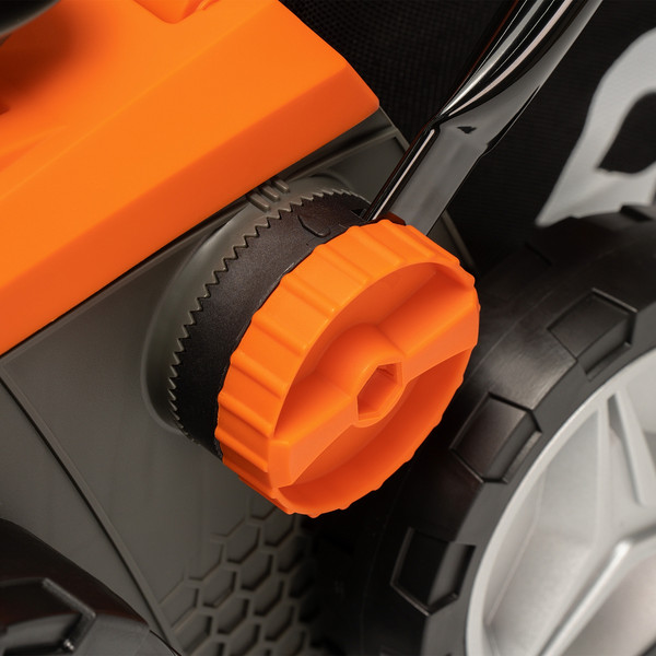 Изображение товара Аэратор-скарификатор для газона аккумуляторный Daewoo Power DSC 3842Li SET