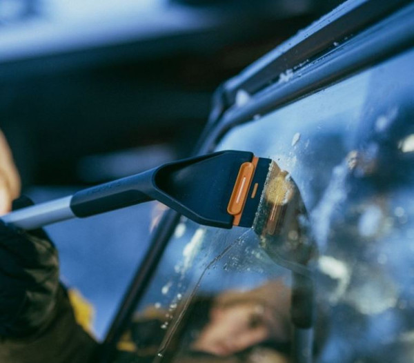 Изображение товара Щетка для автомобиля Fiskars X-series / 1078493