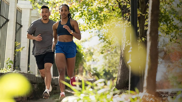 Изображение товара Умные часы Garmin Forerunner 570 47mm / 010-02971-00 (темно-серый, черный ремешок)