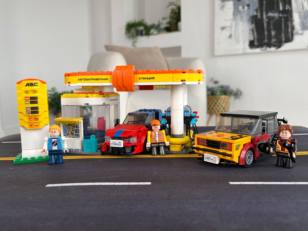 Изображение товара Конструктор Brick Labs Дрифт на заправке AB-1303