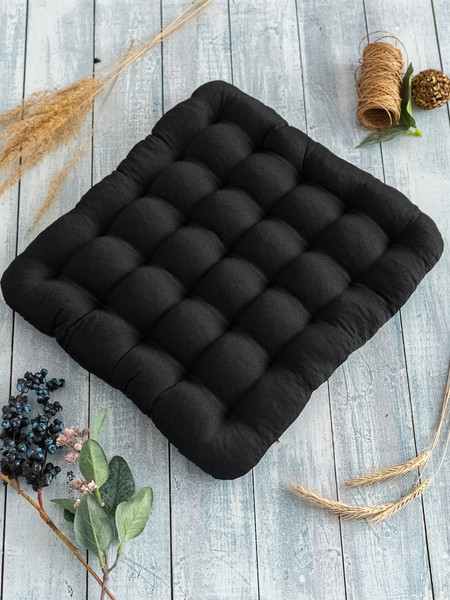 Изображение товара Подушка на стул BIO-LINE С гречневой лузгой 25 точек 40x40 / PSG25 (черный)