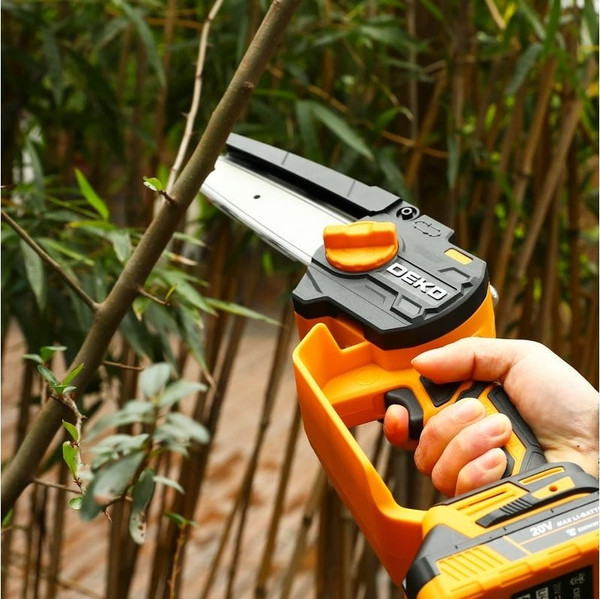 Изображение товара Пила цепная аккумуляторная Deko DKCHS 20-6 / 063-4307-1