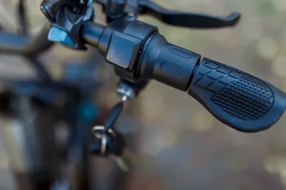 Изображение товара Электровелосипед AVM Grand 26 (серый)