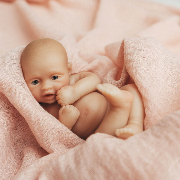 Изображение товара Пупс с аксессуарами Magic Manufactory Magic baby девочка 19см (бежевый)