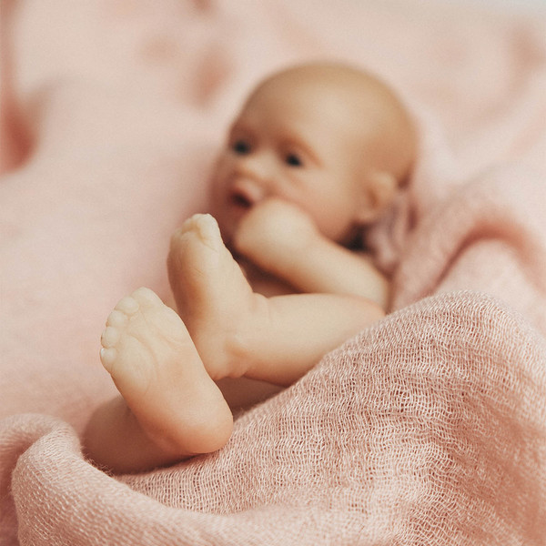 Изображение товара Пупс с аксессуарами Magic Manufactory Magic baby девочка 19см (бежевый)