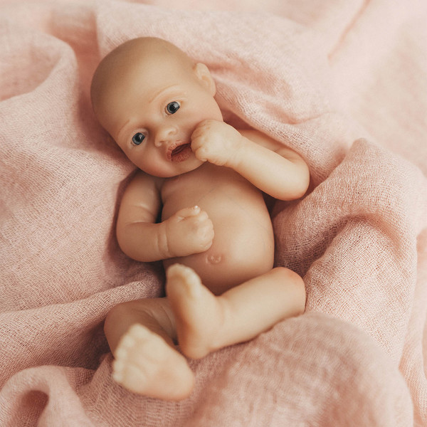 Изображение товара Пупс с аксессуарами Magic Manufactory Magic baby девочка 19см (бежевый)