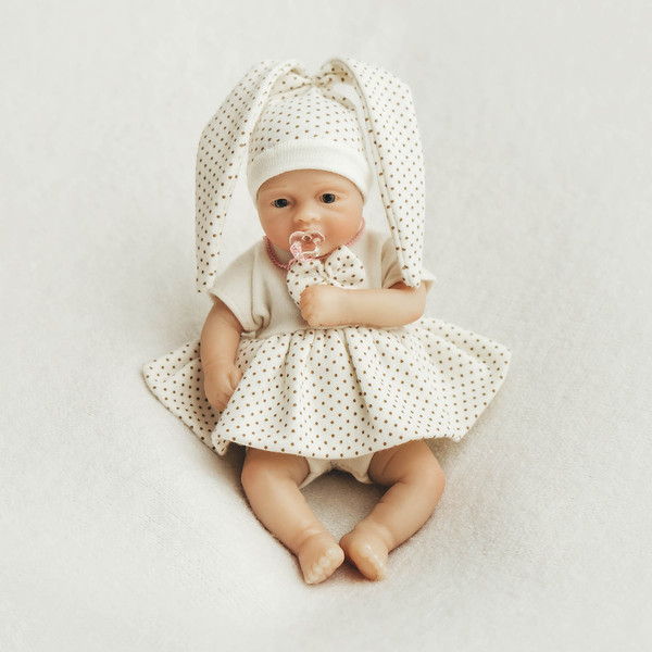 Изображение товара Пупс с аксессуарами Magic Manufactory Magic baby девочка 19см (бежевый)