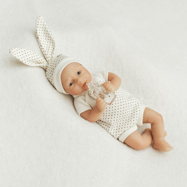 Изображение товара Пупс с аксессуарами Magic Manufactory Magic baby мальчик 19см (бежевый)