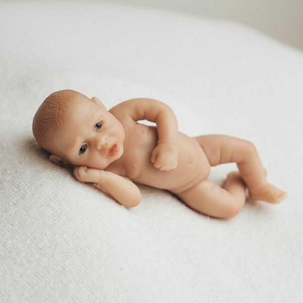 Изображение товара Пупс с аксессуарами Magic Manufactory Magic baby мальчик 19см (бежевый)