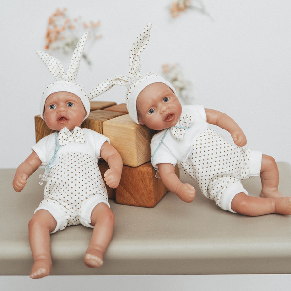 Изображение товара Пупс с аксессуарами Magic Manufactory Magic baby мальчик 19см (бежевый)