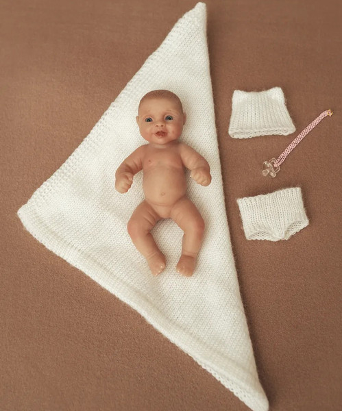 Изображение товара Пупс с аксессуарами Magic Manufactory Magic baby 12см (белый)