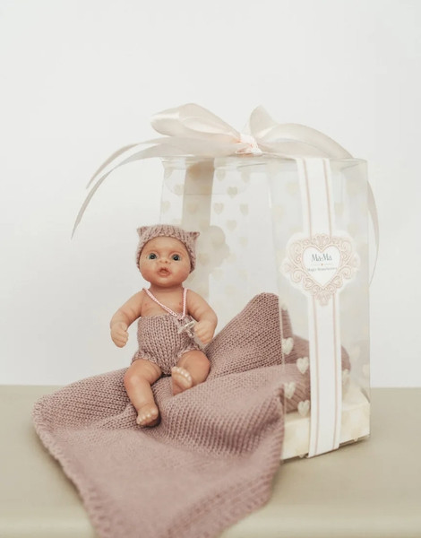 Изображение товара Пупс с аксессуарами Magic Manufactory Magic baby 12см (сиреневый)