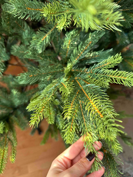 Изображение товара Ель искусственная National Tree Company Версальская 210см / NWPE-LV210