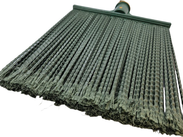 Изображение товара Метла универсальная Вира №1 мягкая распушенная на черенке 1 сорта