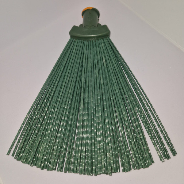 Изображение товара Метла универсальная Вира №2 веерная на черенке 1 сорта