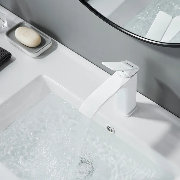 Изображение товара Смеситель Shevanik S4001C (белый)