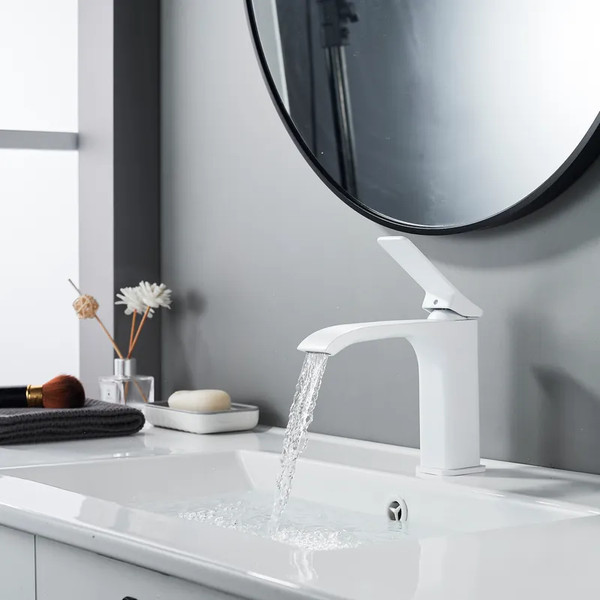 Изображение товара Смеситель Shevanik S4001C (белый)