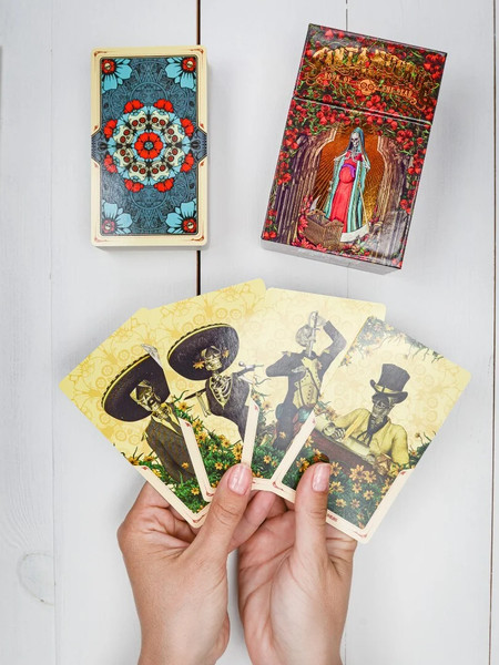 Изображение товара Гадальные карты Lo Scarabeo Таро Святой Смерти / 9785919375562